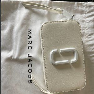 Snapshot DTM Camera Crossbody
